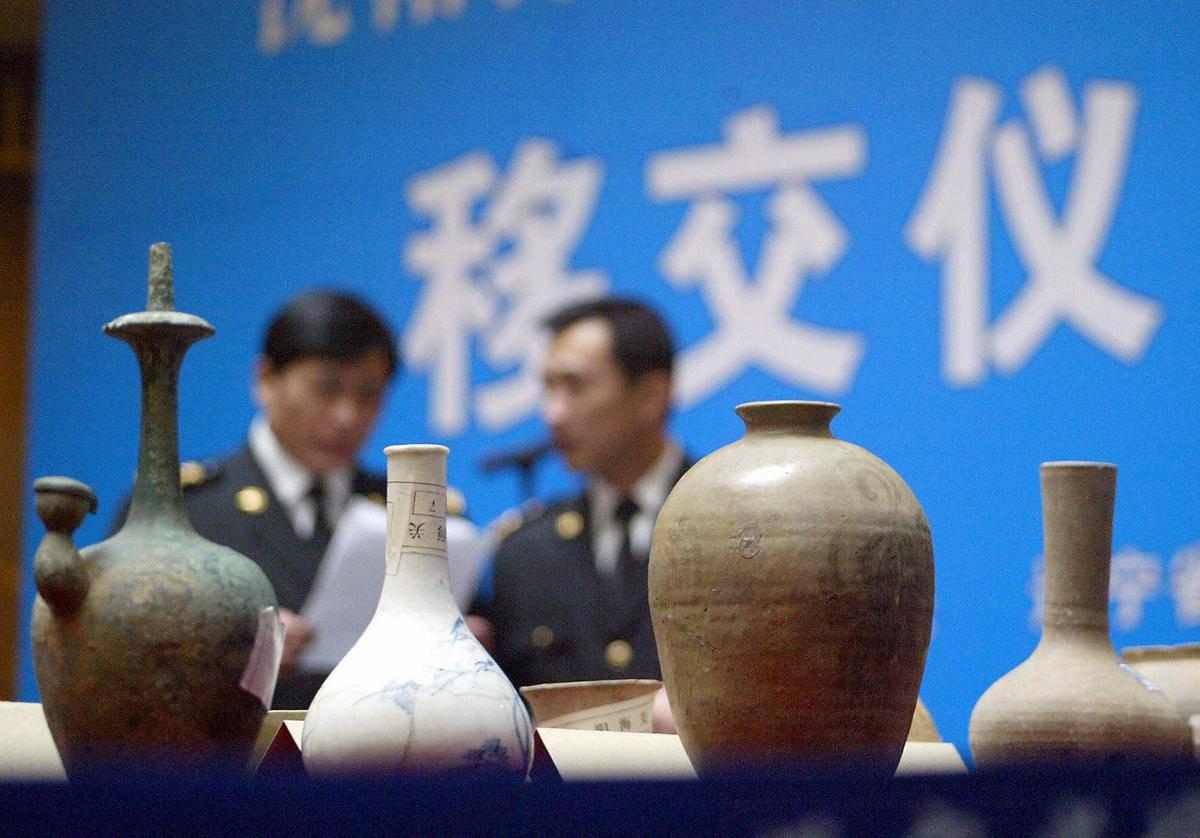 Chinese police show off some 8,000 pieces of stolen Chinese cultural relics in Liaoning Province on Jan. 19, 2005. (STR/AFP/Getty Images)