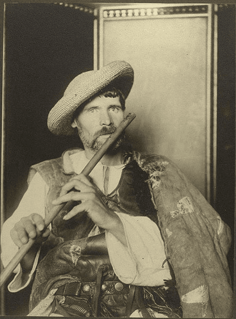 Romanian piper, circa 1906-1914. (NYPL)