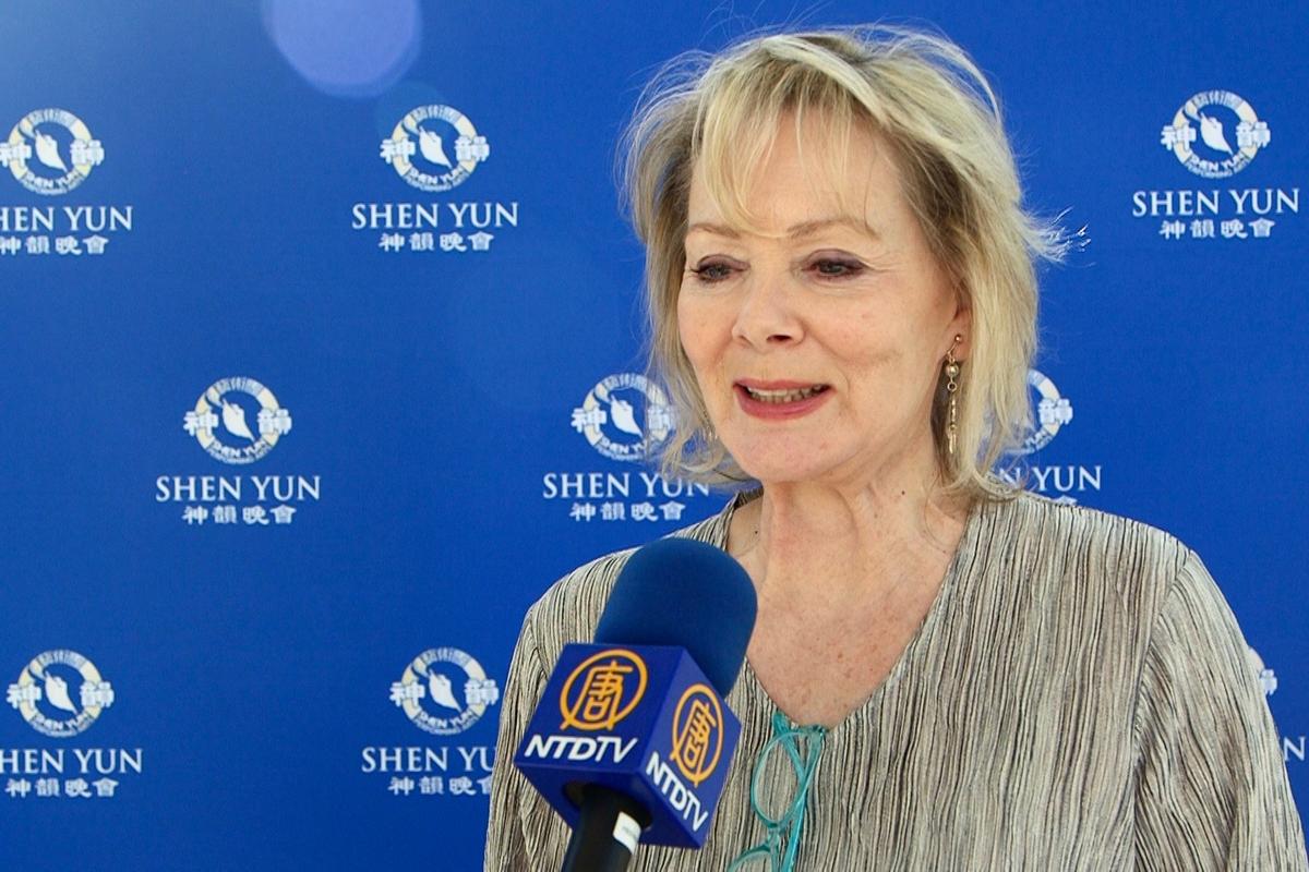 Actress Jean Smart, after watching Shen Yun Performing Arts at the Valley Performing Arts Center in Northridge, Calif., on the afternoon of April 20, 2016. (NTD Television)