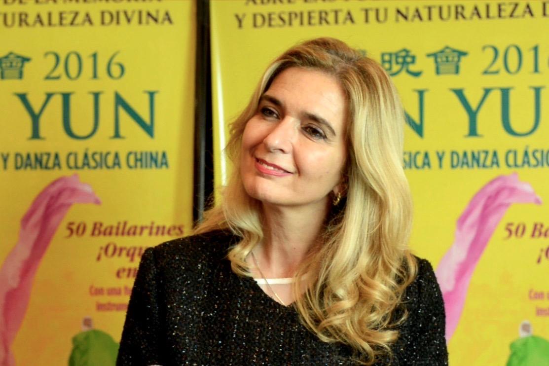 Argentine Senator Lidia de Pérez at the Shen Yun performance at the eatro Ópera Allianz in Buenos Aires on May 5, 2016. (Courtesy of NTD Television)