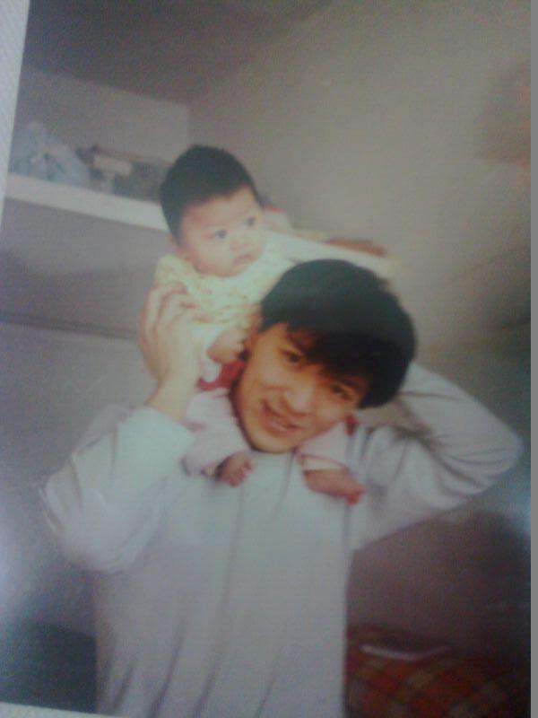 Han Wei and his daughter in 2000. (Courtesy of Lu Shiyu)