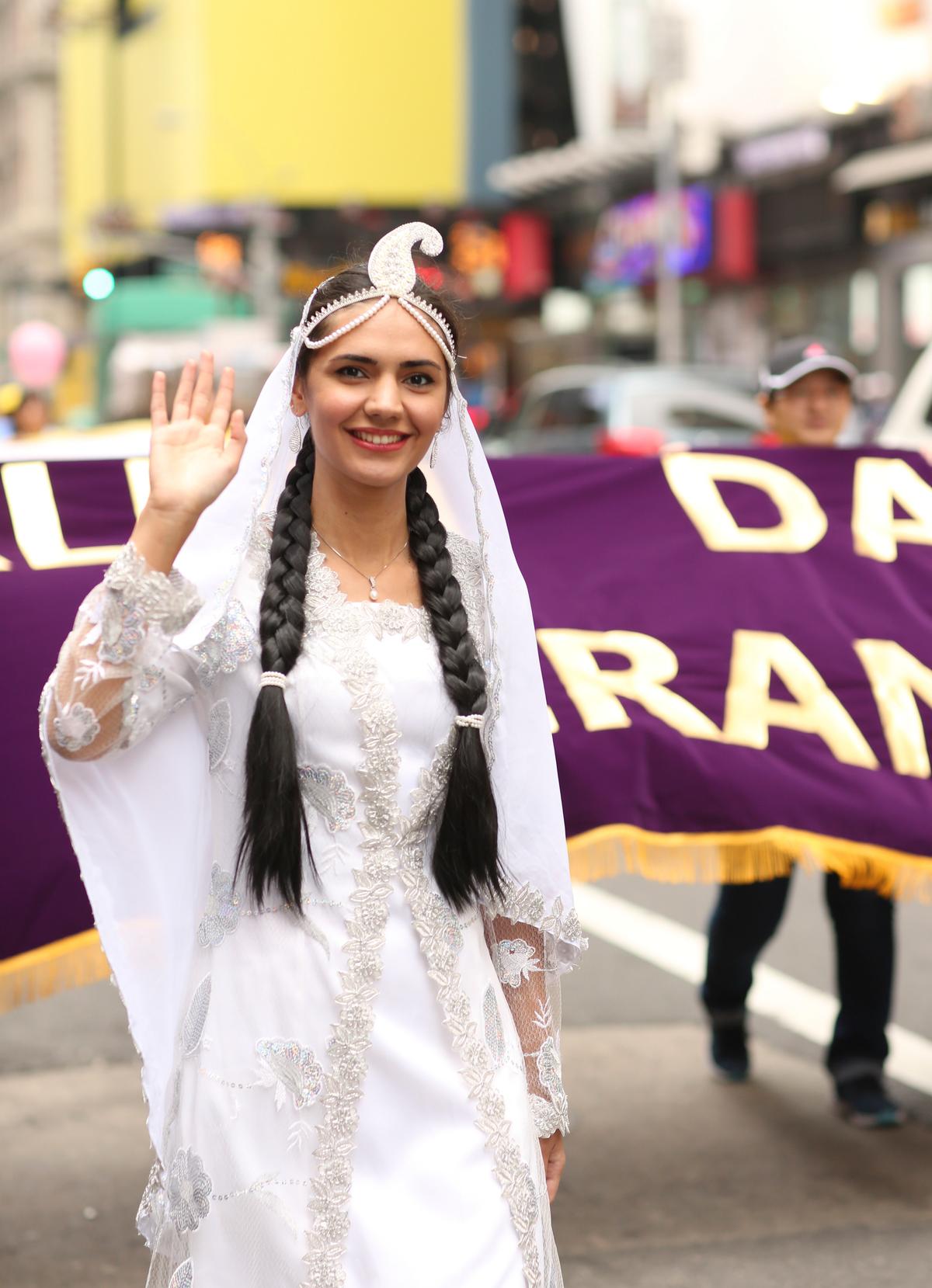 Ghazal Tavanaei, a Falun Dafa practitioner from Iran, marches in the World Falun Dafa parade in New York on May 13, 2016. (Benjamin Chasteen/Epoch Times)