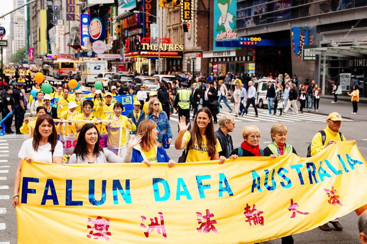 Around 10,000 Falun Gong practitioners march in the World Falun Dafa Day parade in New York on May 13, 2016. (Edward Dye/Epoch Times)