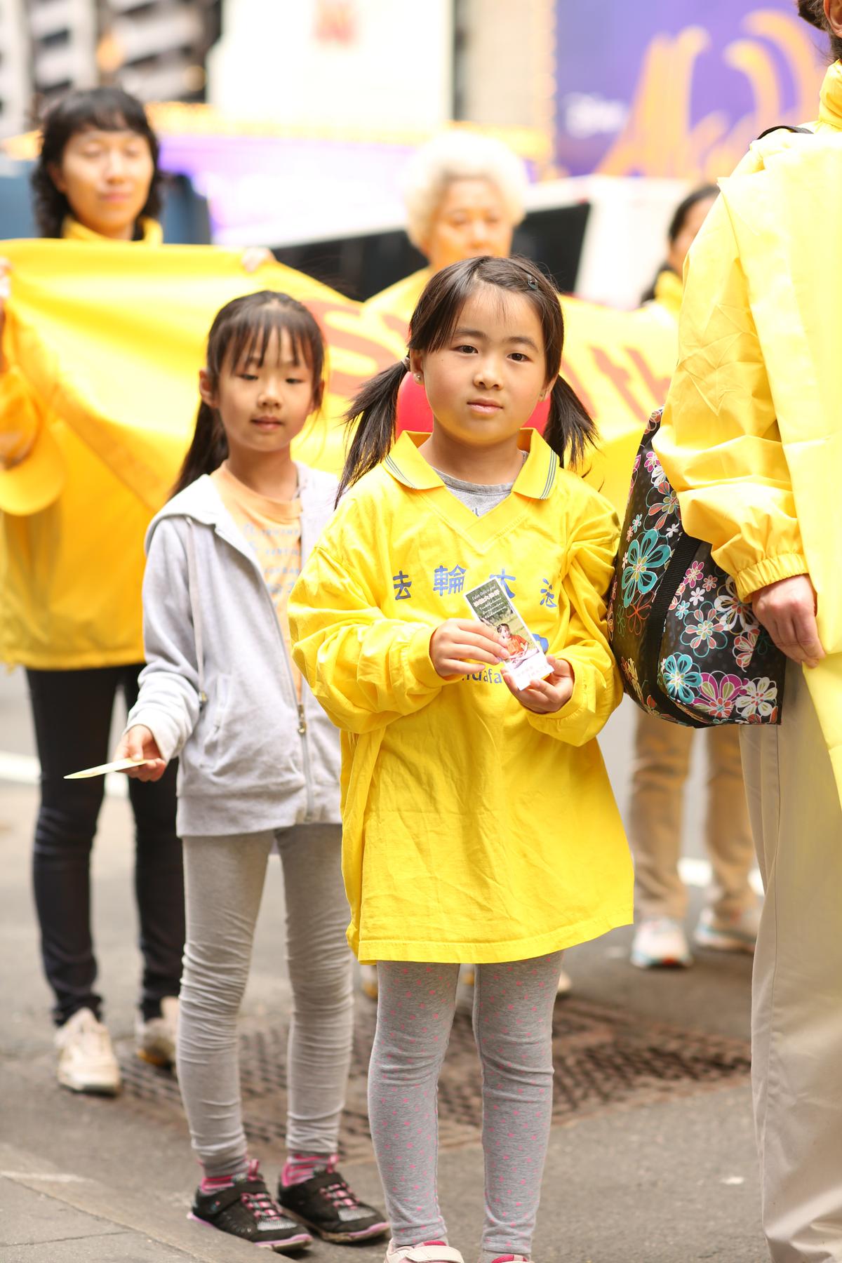 Around 10,000 Falun Gong practitioners march in the World Falun Dafa Day parade in New York on May 13, 2016. (Benjamin Chasteen/Epoch Times)