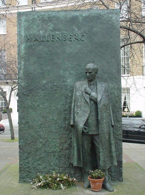 A memorial to Raoul Wallenberg in Great Cumberland Place, London. (<a href="http://bit.ly/1qEUqnN">Jebur~commonswiki, Public Domain</a>)