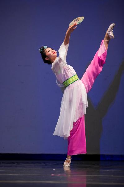 Li Kexin in the 2012 International Classical Chinese Dance Competition. (Edward Dai/Epoch Times)