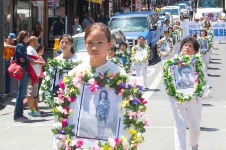 Falun Gong practitioners march in the anti-persecution parade in San Francisco on July 16. (Epoch Times)