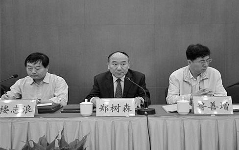 Zheng Shusen (C), a prolific liver surgeon who doubles as an anti-Falun Gong agitprop commissar, will appear at the conference alongside top TTS executives. (WOIPFG)