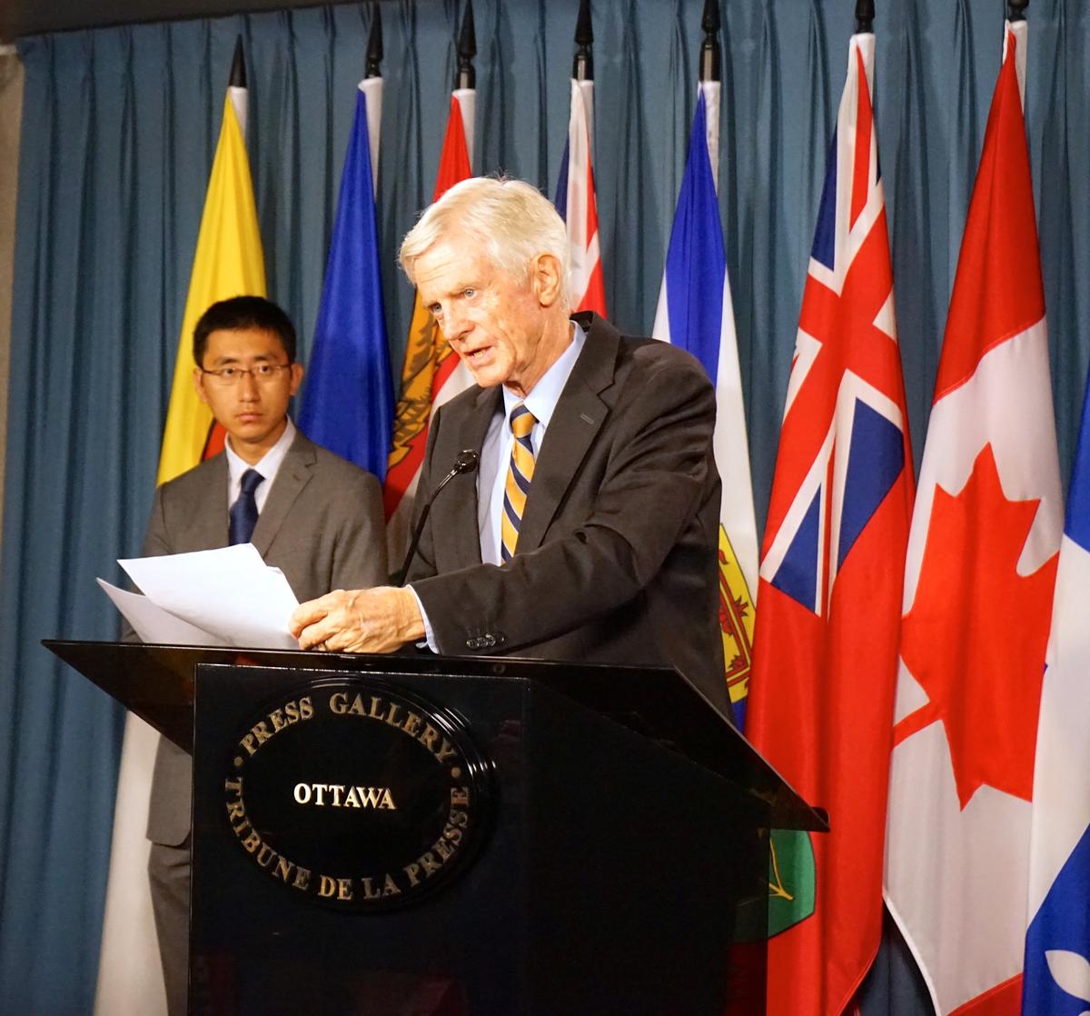 Former federal cabinet minister David Kilgour, co-author of an investigative report on organ pillaging from non-consenting prisoners of conscience in China, speaks at a press conference in Ottawa on Aug. 26, 2016, appealing to Prime Minister Justin Trudeau to urge Chinese leaders to end the persecution of Falun Gong in China. (Pam McLennan/Epoch Times)