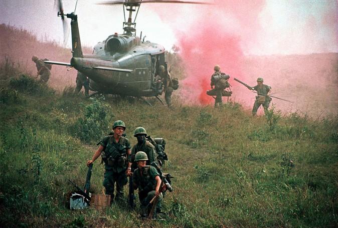 The troops of the 1st Cavalry Division during an operation near the Ashau Valley in the northern part of South Vietnam. (Philip Jones Griffiths CC BY 2.0 https://goo.gl/sZ7V7x via Flickr)