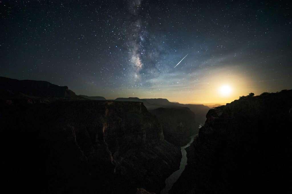 A meteor shower over the Grand Canyon. (Harun Mehmedinovic and Gavin Heffernan/SKYGLOW)