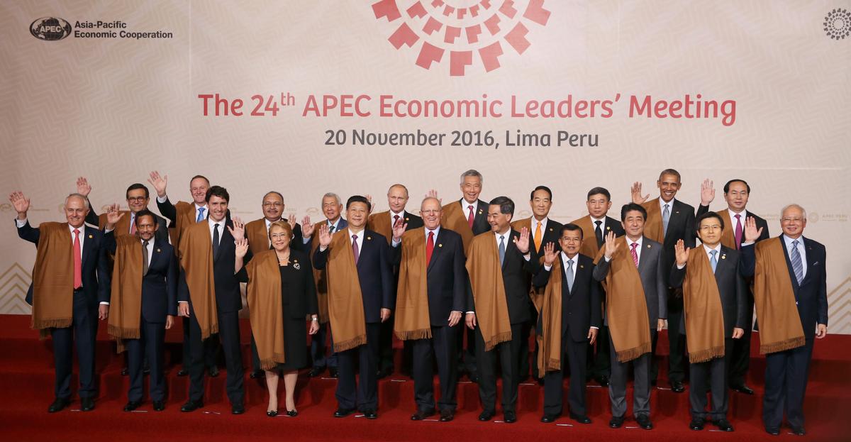 Leaders of Asia Pacific Economic Cooperation, APEC, wave during the group photo in Lima, Peru, on Nov. 20, 2016. (AP Photo/Martin Mejia)