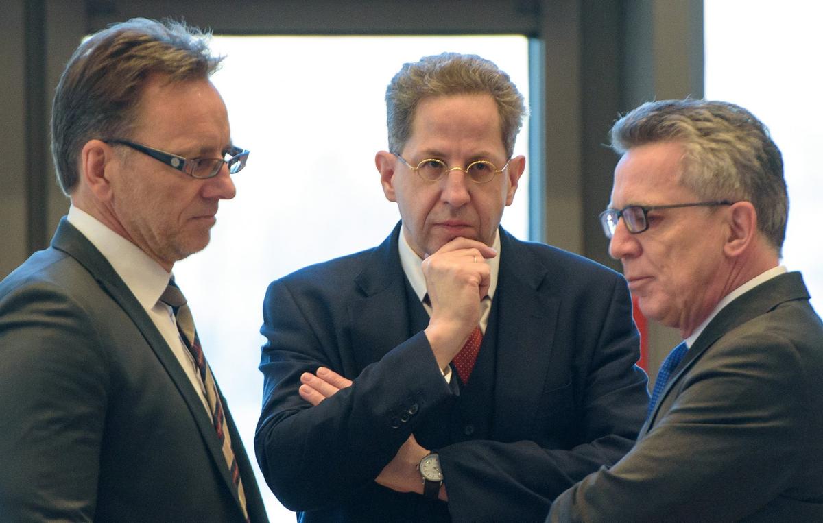 Hans-Georg Maassen, head of Germany's domestic intelligence service (C) listens to Interior Minister Thomas de Maiziere (R) and the head of Germany's Federal Criminal Police Office, BKA, Holger Muench (L) during a meeting of interior ministers of German federal states, in Saarbruecken, Germany on Nov. 30, 2016. (Oliver Dietze/dpa via AP)