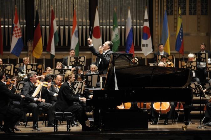 Dmitri Levkovich performs with the Cleveland Orchestra at Severance Hall, in Cleveland, Ohio, in August 2009. (Roger Mastroianni)