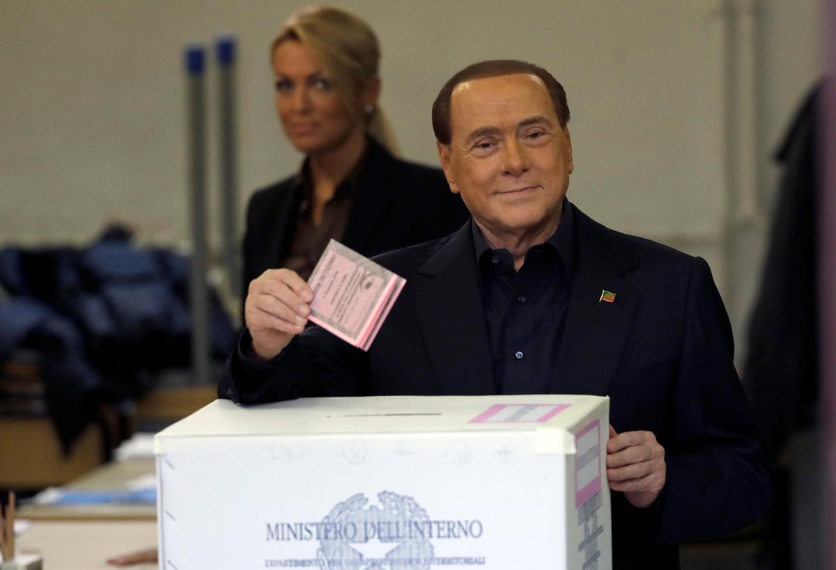 Former Italian Premier Silvio Berlusconi casts his ballot at a polling station in Rome on Dec. 4, 2016. (AP Photo/Gregorio Borgia)