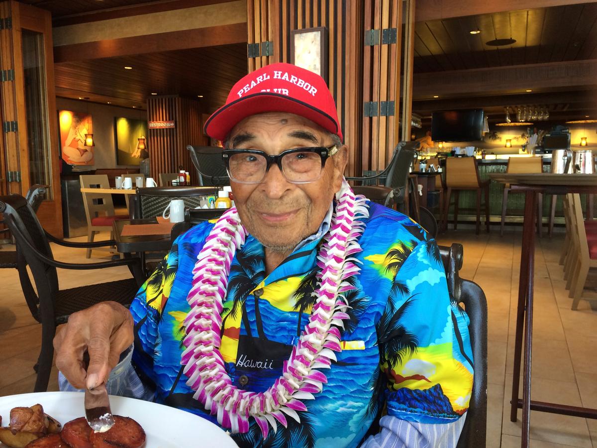 Ray Chavez, a Pearl Harbor survivor from Poway, Calif., pauses while eating breakfast in Honolulu on Dec. 5, 2016. (AP Photo/Audrey McAvoy)