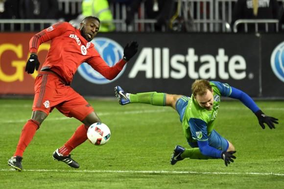 Seattle Sounders defender Chad Marshall and Toronto FC forward Jozy Altidore engage in one of their many battles at MLS Cup in Toronto on Dec. 10, 2016. (The Canadian Press/Frank Gunn)