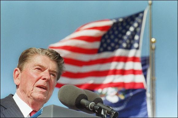 US President Ronald Reagan gives a speech at the dedication of the library bearing his name in Simi Valley, Calif. on Nov. 4, 1991. (J. DAVID AKE/AFP/Getty Images)