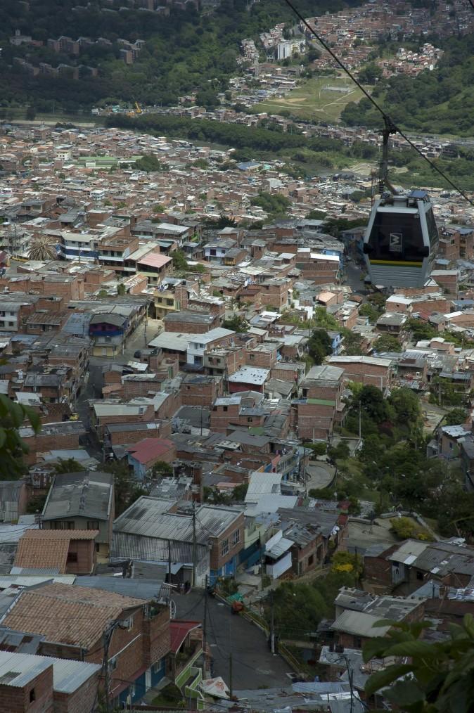 The comunas of Medellín are connected by gondolas to the rest of the city. (Carole Jobin)