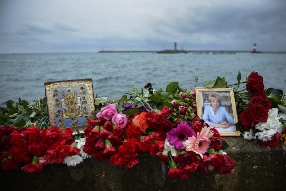 An icon and a portrait of Yelizaveta Glinka are placed among flowers at a pier in Sochi, Russia, in Sochi, Russia, on Dec. 28, 2016. (AP Photo/Viktor Klyushin)