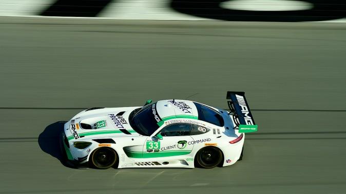 The #33 Riley Motorsports—Team AMG Mercedes AMG GT3 streaks along the banking Friday morning. (Bill Kent/Epoch Times)