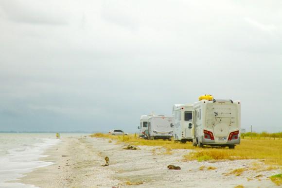 You're not alone when RVing in countries like New Zealand. A fantastic small community of like-minded individuals park up together most nights, in seaside spots along the coast. Chat to the locals or just keep to yourself. (Gina Nilsen/Epoch Times)