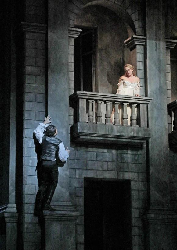 Vittorio Grigolo rendition of "Ah! lève-toi, soleil" in the balcony scene, was the high point of the performance. (Ken Howard/Metropolitan)