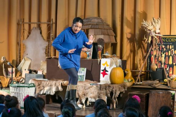 Vida Landron delivers a lesson for young children at the Children's Cultural Center of Native Americans in New York, Jan. 12, 2017. (Benjamin Chasteen/Epoch Times)