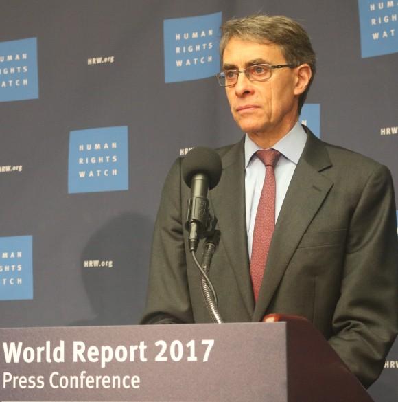 Human Rights Executive Director Kenneth Roth introduces the "World Report 2017," Human Rights Watch's 27th annual review of human rights practices around the world. It draws on events from late 2015 through Nov. 2016. Roth is speaking at the National Press Club on Jan. 12. (Gary Feuerberg/ Epoch Times)