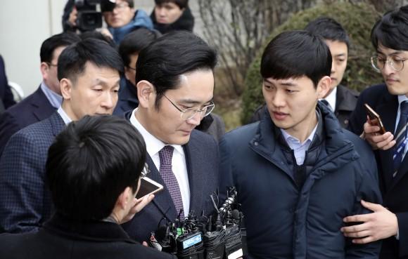Lee Jae-yong, a vice chairman of Samsung Electronics Co. is questioned by reporters as he leaves after attending the hearing at the Seoul Central District Court in Seoul, South Korea, on Jan. 18, 2017. (AP Photo/Lee Jin-man)