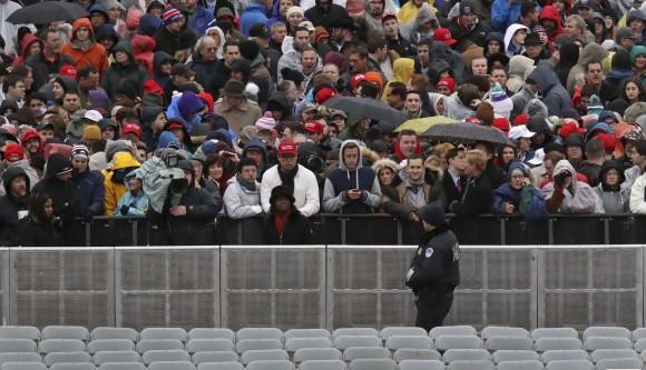 A Capitol Hill police officer watches the crowd before the swearing in of Donald Trump as the 45th president of the United States during the 58th Presidential Inauguration at the U.S. Capitol in Washington on Jan. 20, 2017 (AP Photo/Andrew Harnik)