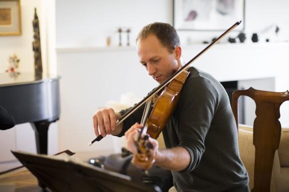 Luke Fleming, artistic director of Manhattan Chamber Players, rehearses in New York City on Jan. 25, 2017, for a Manhattan Chamber Players concert. (Samira Bouaou/Epoch Times)