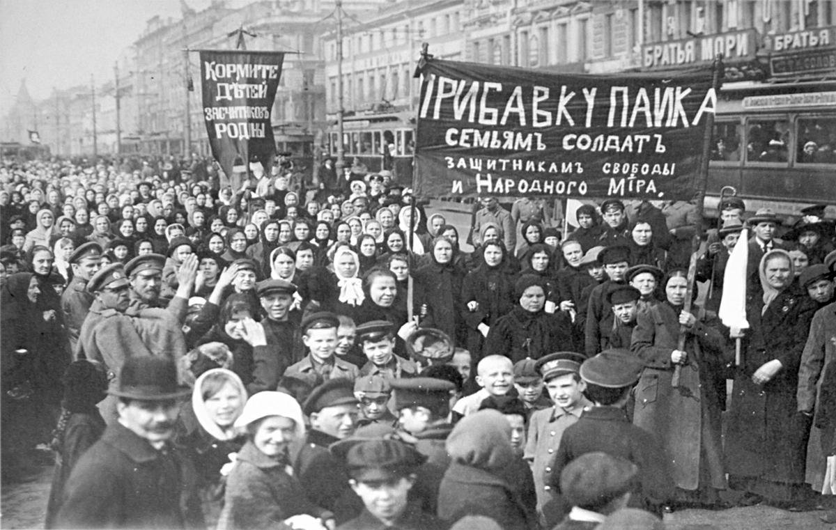 A protest in St. Petersburg in the early days of the February Revolution in 1917. (State museum of Russian political history/Public Domain)