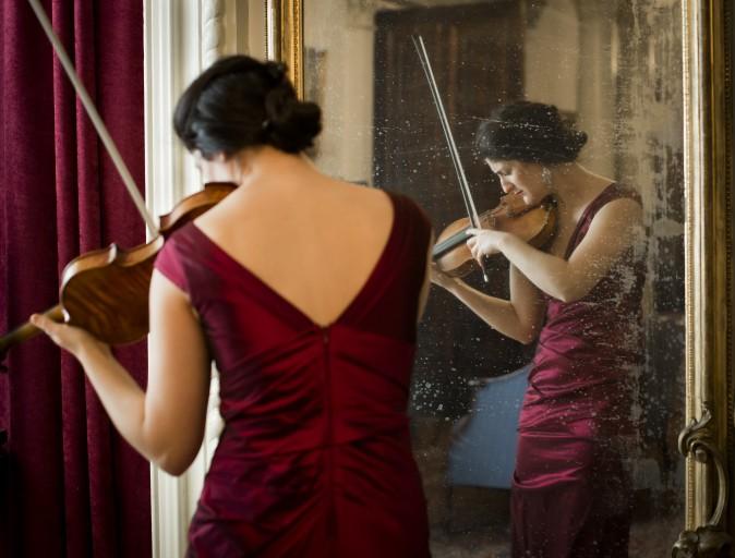 Violinist and composer Michelle Ross at Salmagundi Art Club in Manhattan, New York, on Jan. 30, 2017. (Samira Bouaou/Epoch Times)