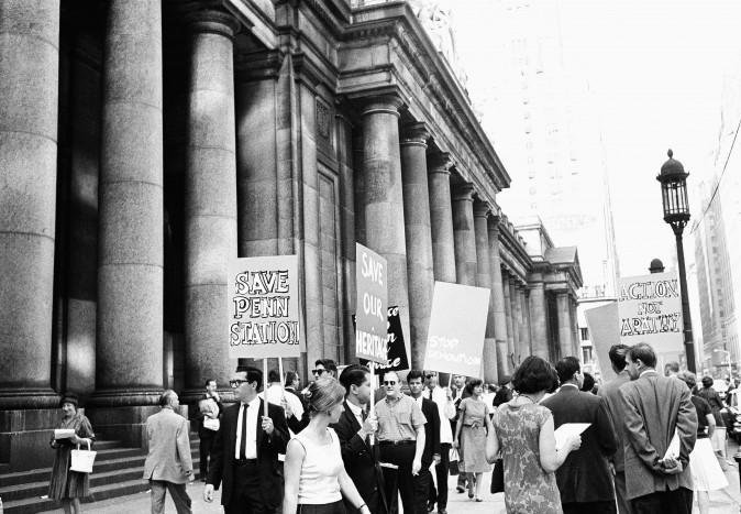 People picket Pennsylvania Station in New York on Aug. 2, 1962, in protest over plans to tear it down and build an office building on the site. (AP Photo/Marty Lederhandler)