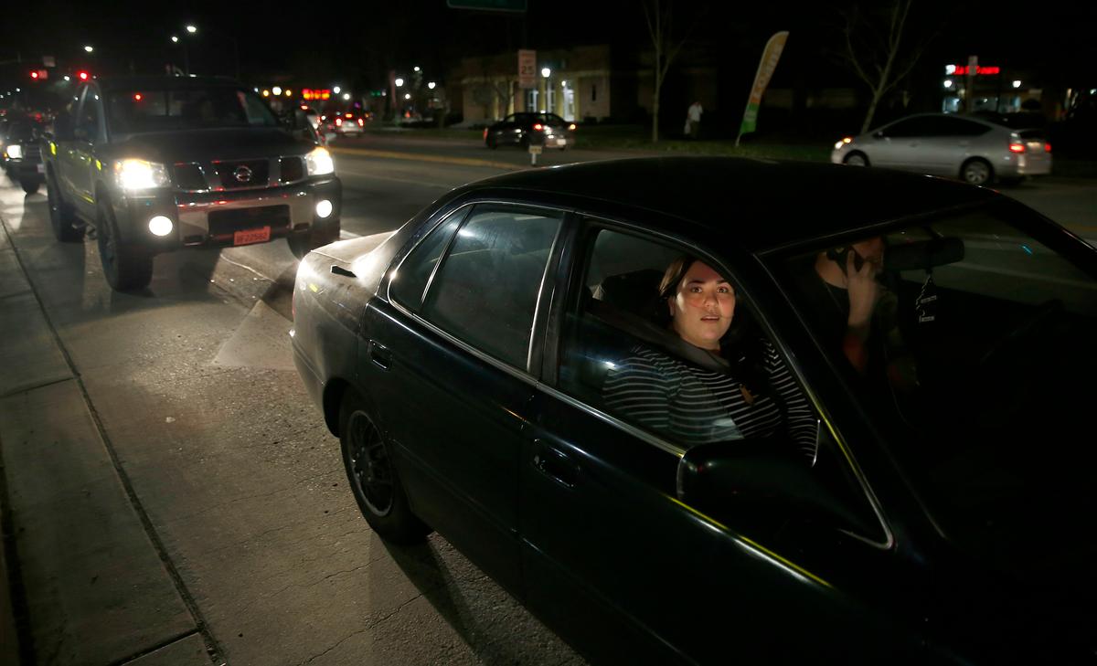 Kendra Curieo waits in traffic to evacuate Marysville, Calif. on Feb. 12, 2017. (AP Photo/Rich Pedroncelli)