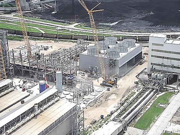 An aerial view of the Petra Nova facility, still under construction, in September 2015. The project, which reached completion last month, adds Mitsubishi Heavy Industries' CO2 capture technology to an existing coal-fired power plant. (Department of Energy)