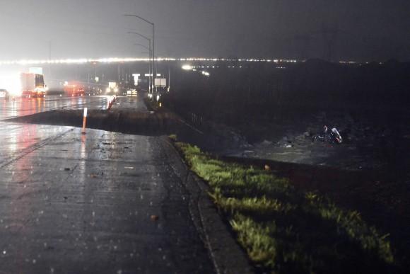 A section of southbound Interstate 15 just south of Hwy 138 is washed away on Friday, Feb., 17, 2017, in the Cajon Pass, Calif. A powerful Pacific storm blew into Southern and Central California on Friday with wind-driven heavy rains that downed power lines and disrupted hundreds of flights at airports. (David Pardo/The Daily Press via AP) /The Daily Press via AP)