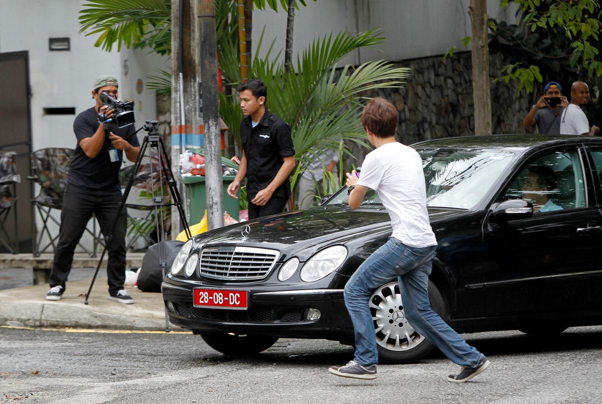Journalists chase a car leaving North Korean Embassy in Kuala Lumpur, Malaysia on Feb. 27, 2017. (AP Photo/Daniel Chan)