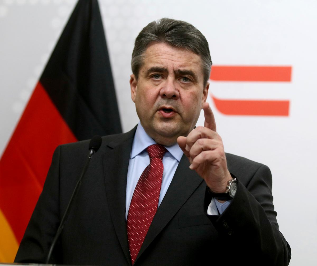 German Minister of Foreign Affairs Sigmar Gabriel addresses the media after a meeting with Austrian Foreign Minister Sebastian Kurz at the foreign ministry in Vienna, Austria on Feb. 27, 2017. (AP Photo/Ronald Zak)