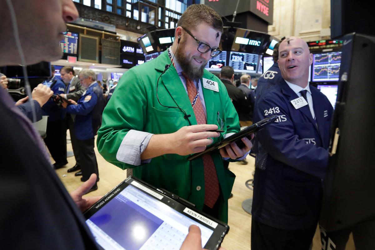 Trader Ryan Falvey (C) and specialist John O'Hara work on the floor of the New York Stock Exchange on March 1, 2017. (AP Photo/Richard Drew)
