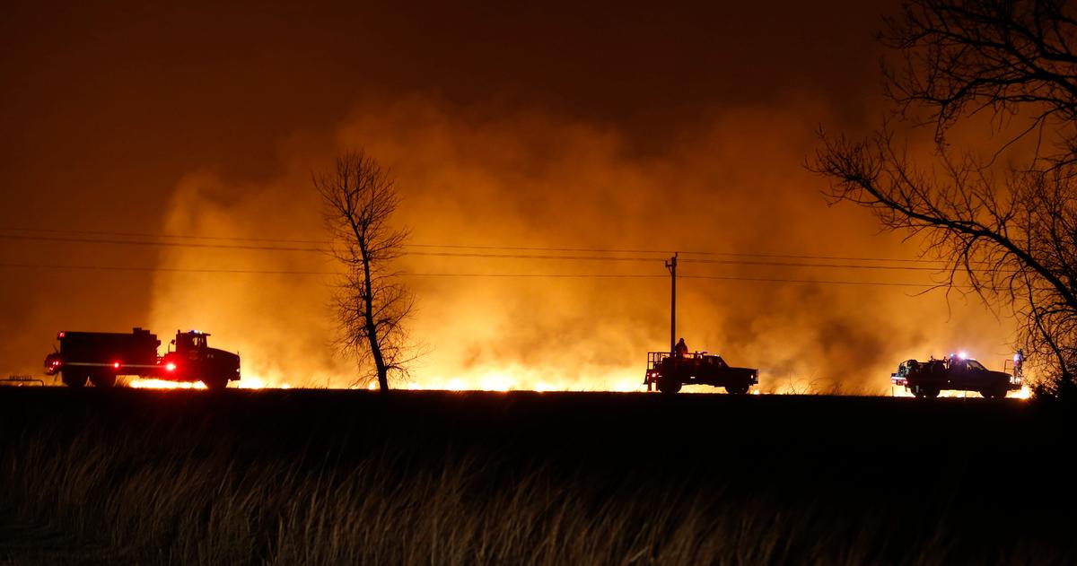 Firefighters from across Kansas and Oklahoma battle a wildfire near Protection, Kan., on March 6, 2017. (Bo Rader/The Wichita Eagle via AP)