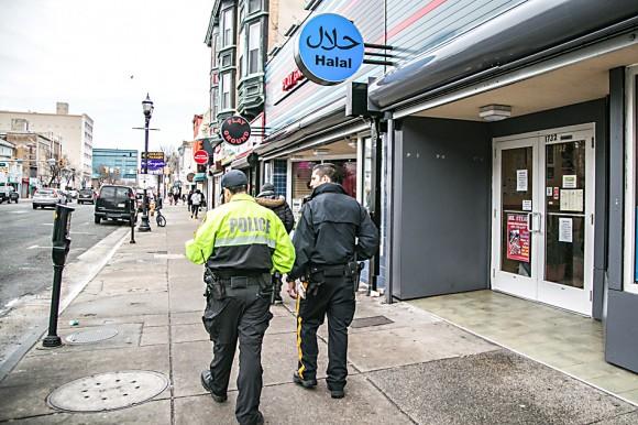 Atlantic City Police Officers make their rounds of visiting local stores in Atlantic City, N.J., on Feb. 15, 2017. (Benjamin Chasteen/Epoch Times)