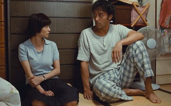 Hiroshi Abe and Yôko Maki in "After the Storm." (Aoi Promotion)
