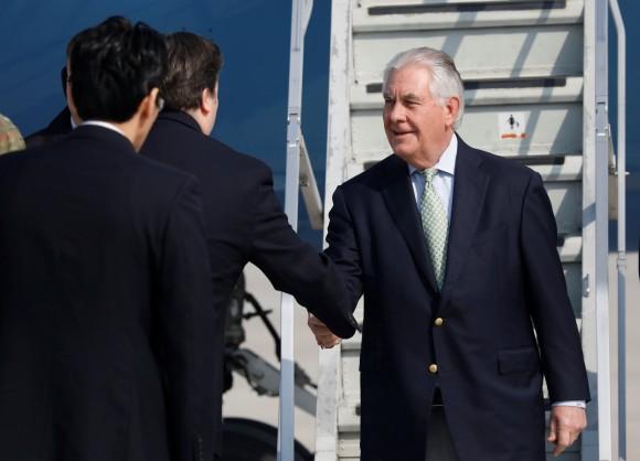 U.S. Secretary of State Rex Tillerson shakes hands with officials upon his arrival at the Osan Air Base in Pyeongtaek, South Korea, March 17, 2017. (REUTERS/Kim Hong-Ji)