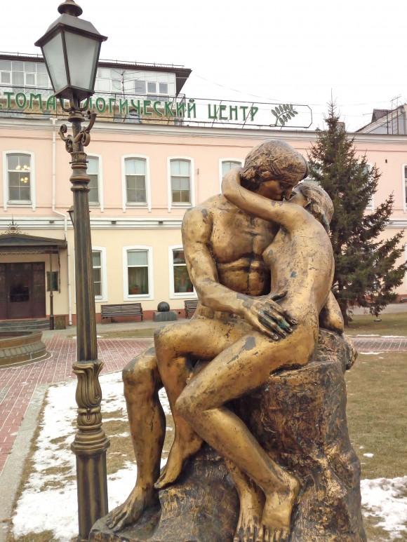 Sculpture. of lovers in the city of irkutsk, Siberia. (Vlatka Jovanovic)