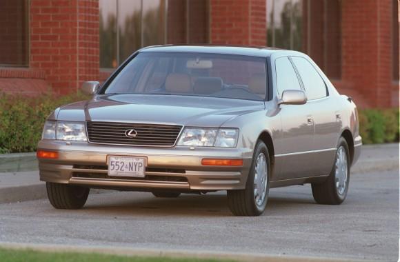 1995 Lexus LS 400 (Courtesy of Lexus/Toyota Canada)
