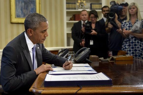 Then-President Barack Obama signs the Freedom of Information (FOIA) Improvement Act into law in the Oval Office of the White House in Washington on June 30, 2016. (Brendan Smialowski/AFP/Getty Images)