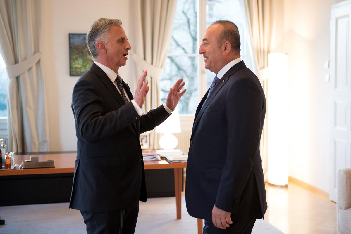 Turkey's Foreign Minister Mevlut Cavusoglu (R) and Switzerland's Federal Councillor Didier Burkhalter during Cavusoglu's visit to Switzerland in Bern, Switzerland on March 23, 2017. (REUTERS/Anthony Anex/Pool)