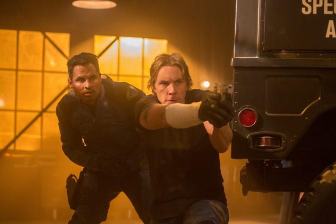 (L-R) Michael Peña as Ponch and Dax Shepard as Jon in Warner Bros. Pictures's action comedy "CHIPS." (Peter Iovino/Warner Bros. Entertainment Inc./Ratpac-Dune Entertainment LLC)